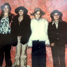 Denise, Lora, Diane and Wendy - clearly in the 70's judging from the very "hip" wallpaper. Laurel Canyon