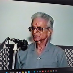 Raje Tauji speaking at Babaji's 100th Birthday, Smarika Vimochan