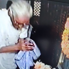 Daya Buaji paying her respects to her big brother at his 100th Birthday, Smarika Vimochan