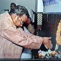 Subodh Chachaji paying his respects to his Babuji at his 100th Birthday, Smarika Vimochan
