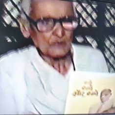 Daya Buaji at Babaji's 100th Birthday, Smarika Vimochan