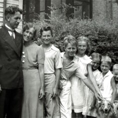 Don's family: his father, mother, Norm, Paul, Ruth, Lois, Don, and Fritz