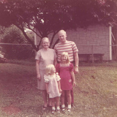 Grandma, Dad, Donna and Angie