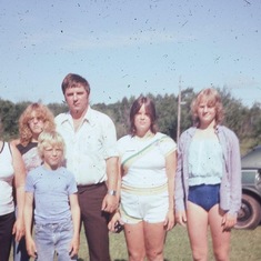 Neil, Dianne Bailey, and children Rhonda, Katrina, Mary and Terry in grams yard (1970’s)