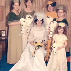 Dee with her bridesmaids