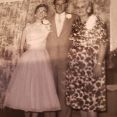 Her sister Bettye, Brother Sonny and Mom Lila