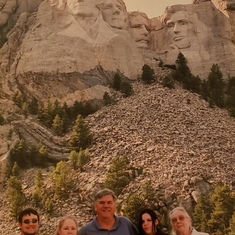 Zak, Sandy, Billy, Jenni and Mimi at Mount Rushmore
