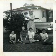 1950_ Grandma with grandkids John Darb