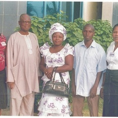 Daddy posing with Medical and Non Medical staffs of His Hospital In AdoEkiti at A Conference