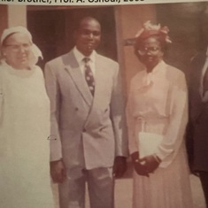 Following Prof. Aladesanmi Oshodi's Inaugural lecture. 
1997.
Professor and Mrs Oshodi Centre flanked by Mummy and Daddy.
