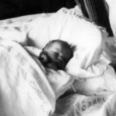 1930 Oct 14 - Eberhard 3 days old