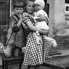 1936 in Wohlau - Eberhard with older sister, Rosemarie, and younger brother, Wolfgang - 011