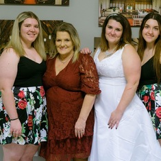 Savannah, mom, Jada, and I at my wedding