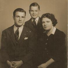 Ed, his brother Don & mother Florence.
New York 1943