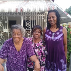 Eileen's daughter (L) aunt (M) and sister (R)