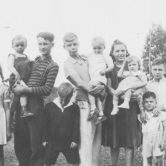 An early pic of Elaine (far left) with her sister and some of her many cousins. 