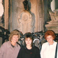 Grandma, Nola and Mom in Brussels with Manneken Pis 1989