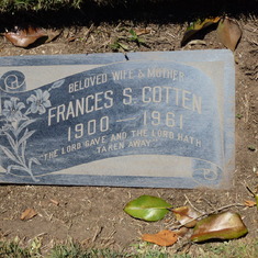 Frances Cotten's grave in Inglewood Cemetery.