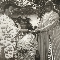 Dad hosting the late Eze Aro (his namesake), HRH Late Kanu Oji, CFR at his Lagos residence in 1979 on the conferment of CFR by the Federal Government of Nigeria to Eze Aro.