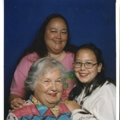 Eleanor with duaghter Julie and granddaughter Jolene