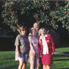 Eleanor and her children Rochester Hills, 2003.