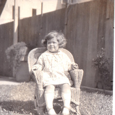 _Toddler mom in lawn chair