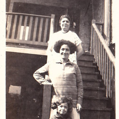 Ellie with her mother and an unidentified family friend