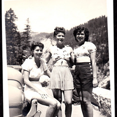 Ellie w/Jean & Irene at Yosemite