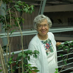 During a visit to the Natl Academy of Sciences Museum in San Francisco, Sep 2008. Mom loved this museum, especially the new renovation.