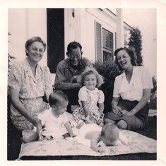 Grandmother Edith Kinard, Uncle Tom Kinard, Tia Margaret Ness, Elena sitting, Anne, and baby Stephen Ness