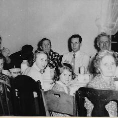 Ross, Ellion, Les, Karen, Grpa L, Judy, Lynden, Grpa/ma B, Aino - approx 1952