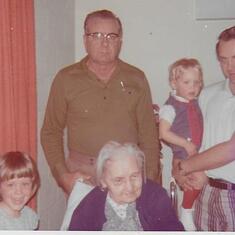 4 Bornfleth Generations - Anna, Les, Ellion, Sherida & Kevin - Apr 1972