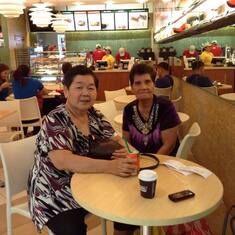 with Auntie Miling.. isa sa mga super friends ni mama.. one of the tres marias