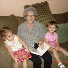 Lizzie, Nana, Tessa  2007