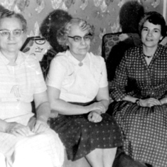 Dorothy, Viola and Mary Ethel - three sisters of five.