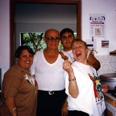 Papi Berna, Titi Nilda, Titi Ina, y Juny en PR