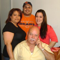 Dad on the phone with Titi Judy en PR, and we want to take a family birthday pic with Juny.