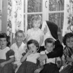 Dorothy with all the children at Aunt Mrgaret's - Buffalo NY