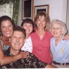 Eve with brother Bob, sisters Maggie & Ann, and Mom