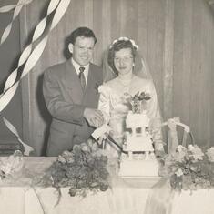 Wedding - cutting the cake