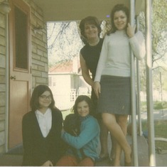 Aline, Denise with Niger, Fran & Mom around 1966, 17 yrs old