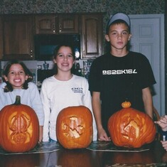 Mariel, Morgan & Frankie Carving Pumpkins
