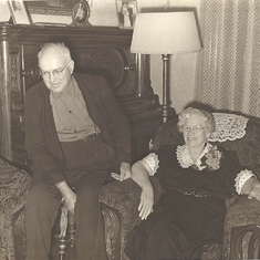 Great Grandma and GPa Boyce 1944