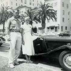 Gene & Joyce w Dales car in Santa Monica