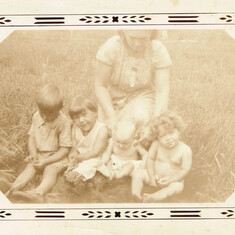 Grandma Vessey, front Freeman, Shirley, David, Gen 1935 July 1st