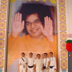 Bro George created this huge poster of Baba in Sai Kulwant Hall