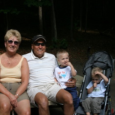 Papa, Nina, Vayle & Dylan at Milwaukee Zoo