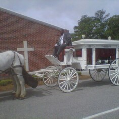 Mommy arrived at Valley Grove as a queen should, in good fashion, by her driver and her white horse and carriage :)
