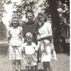 Grandma Wheatly, Mom (Frances), Aunt Peenie (Pauline), Uncle Gary