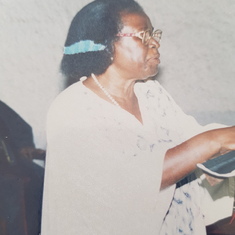 Dr Gladys Ejomi Martin eulogizing at the funeral in 2004 of Ma Dorah Effange,  her primary school teacher